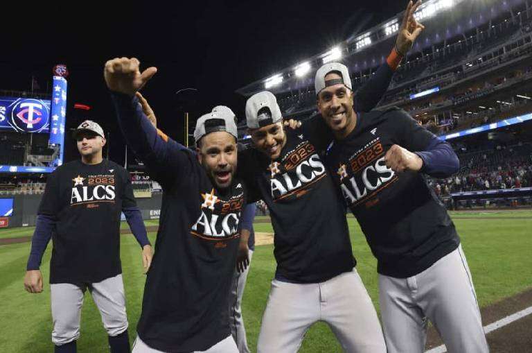 Altuve y Javier conducen a Astros a victoria para acercarse a Rangers en  Serie de Campeonato